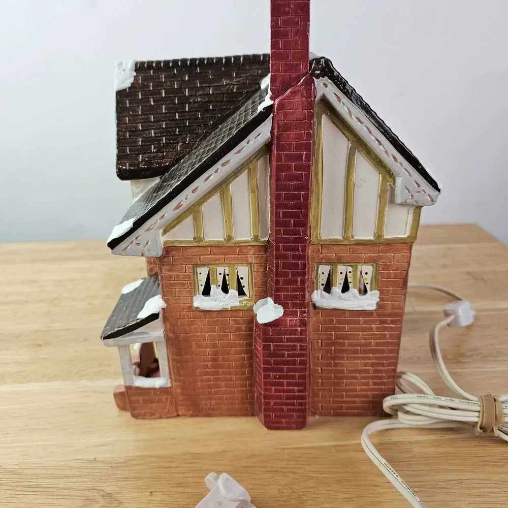Yuletide Snow Hamlet Calgary‎ Mansion 1986 House Light & Cord Vintage Victorian